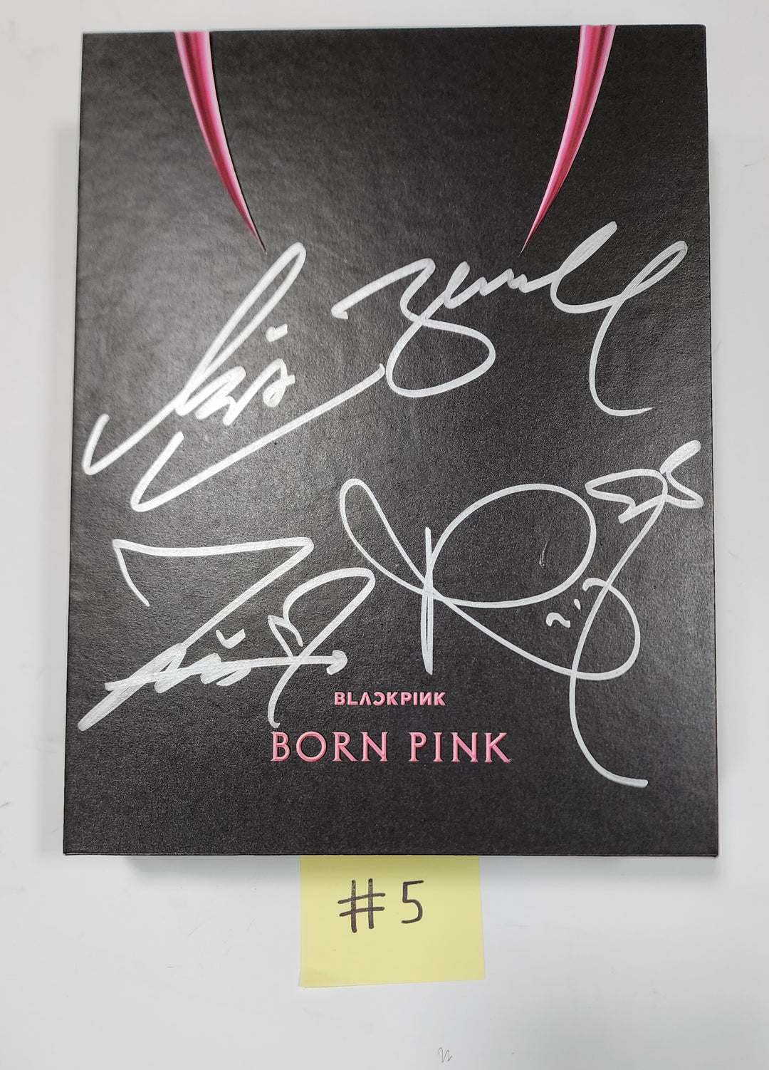 BLACK PINK "Born Pink" - 친필 사인(사인) 프로모 앨범