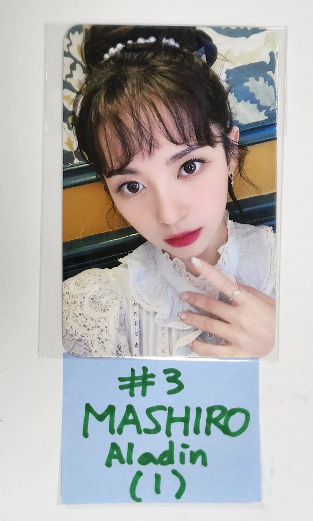 Kep1er "Dazzling Girls in London" 1st PhotoBook - Aladin Pre-Order Benefit Photocard - HALLYUSUPERSTORE