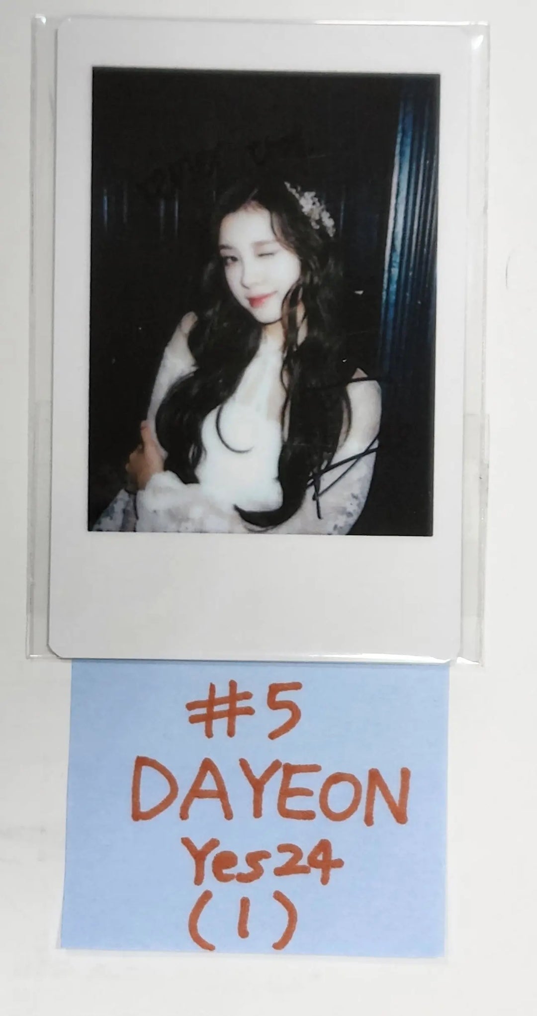 Kep1er "Dazzling Girls in London" 1st PhotoBook - Yes24 Pre-Order Benefit Polaroid Type Photocard - HALLYUSUPERSTORE