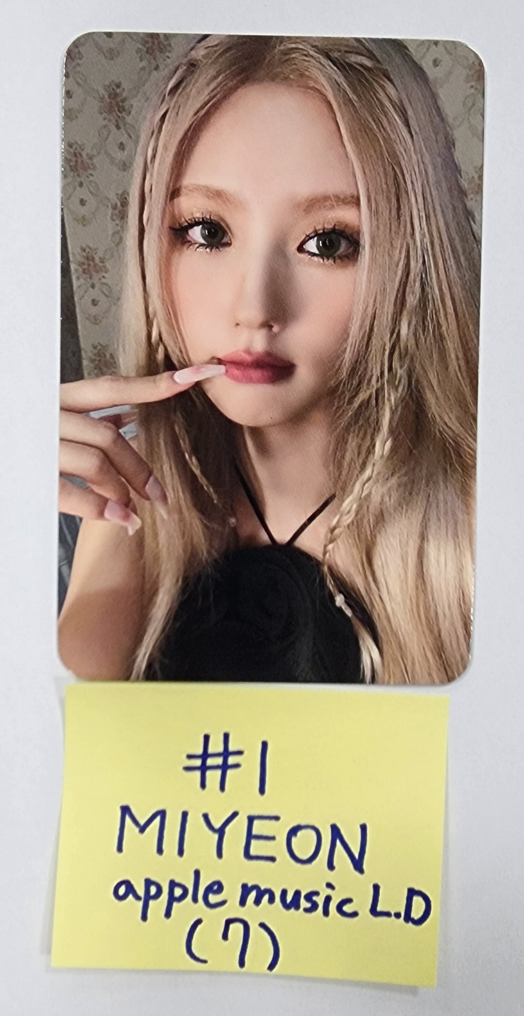 (g) I-DLE "I LOVE" - Apple Music Lucky Draw Event Photocard - HALLYUSUPERSTORE