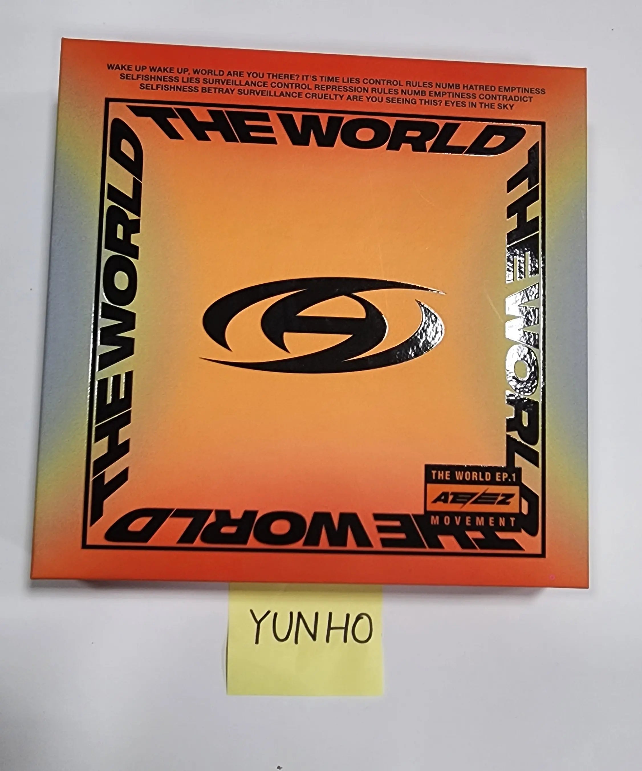 Shops Ateez The World signed album (Yunho)