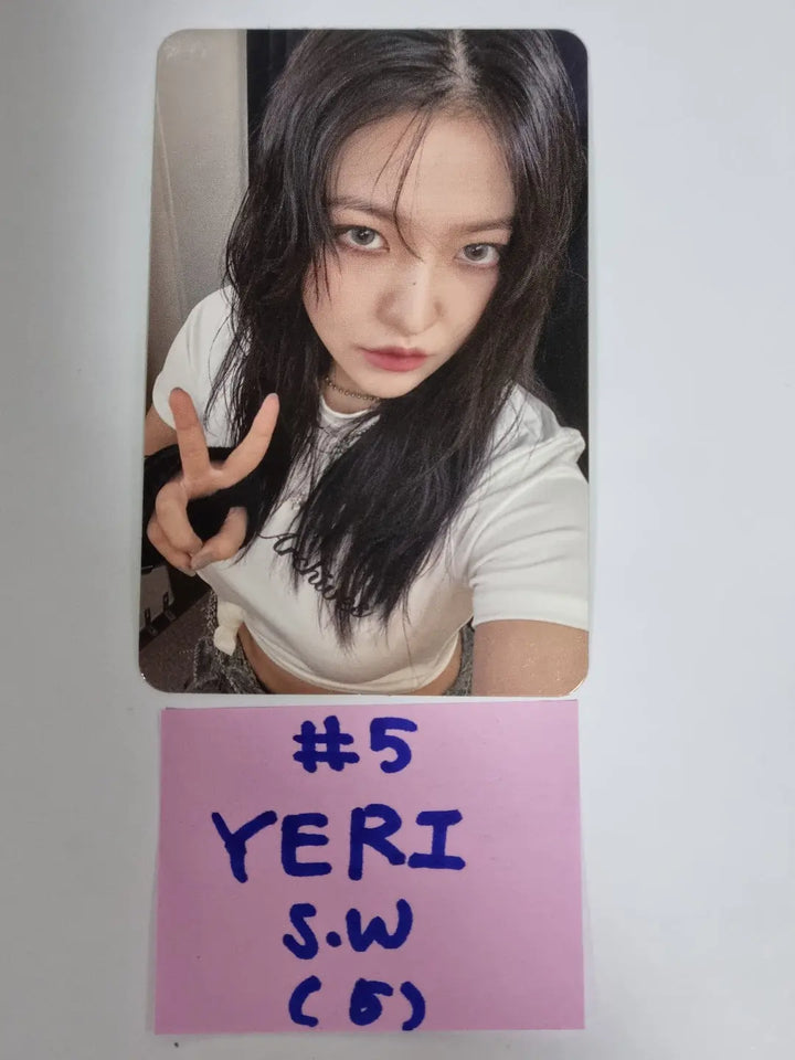 Red Velvet "Birthday" The ReVe Festival 2022 - Soundwave Pre-Order Benefit Photocard - HALLYUSUPERSTORE