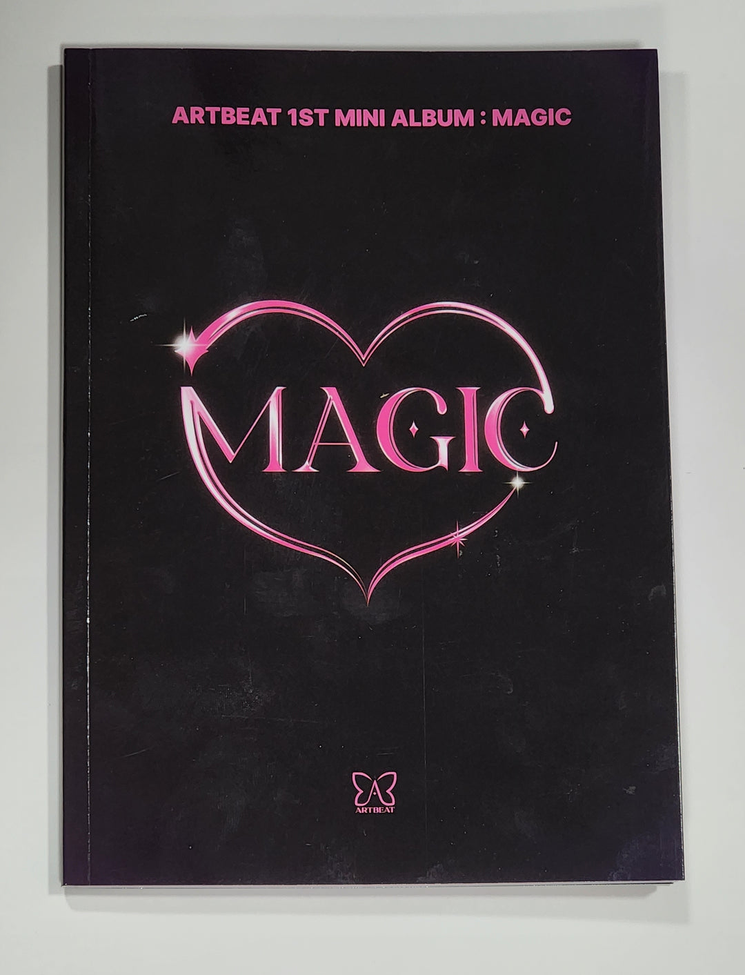 ARTBEAT "MAGIC" 1st MINI ALBUM - Hand Autographed(Signed) Album