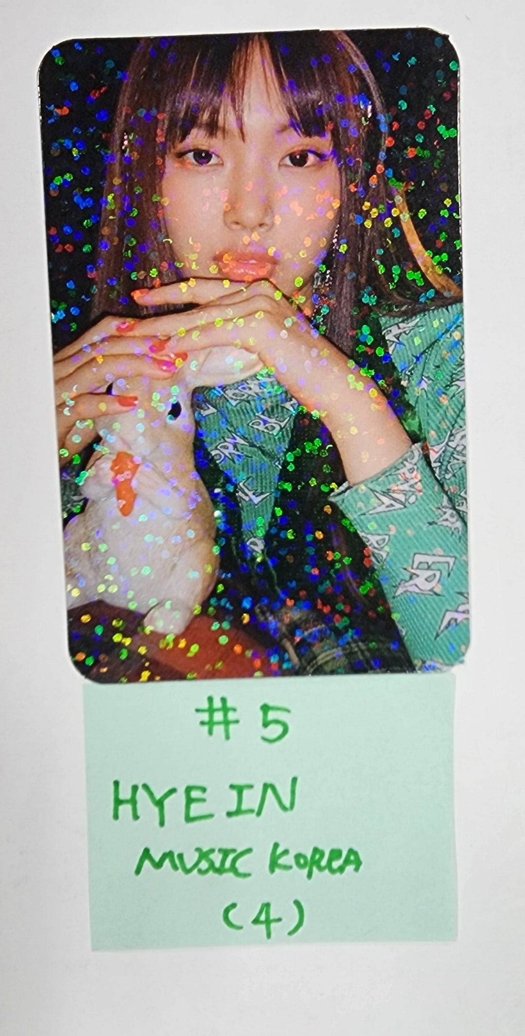 New Jeans 'OMG' - 뮤직코리아 예약판매 혜택 홀로그램 포토카드