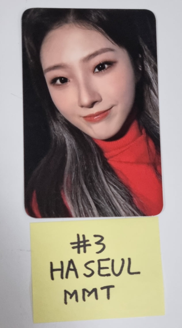 LOONA "LOONATHEWORLD" IN SEOUL Photobook - MMT Event Photocard [Random Outfit ver]