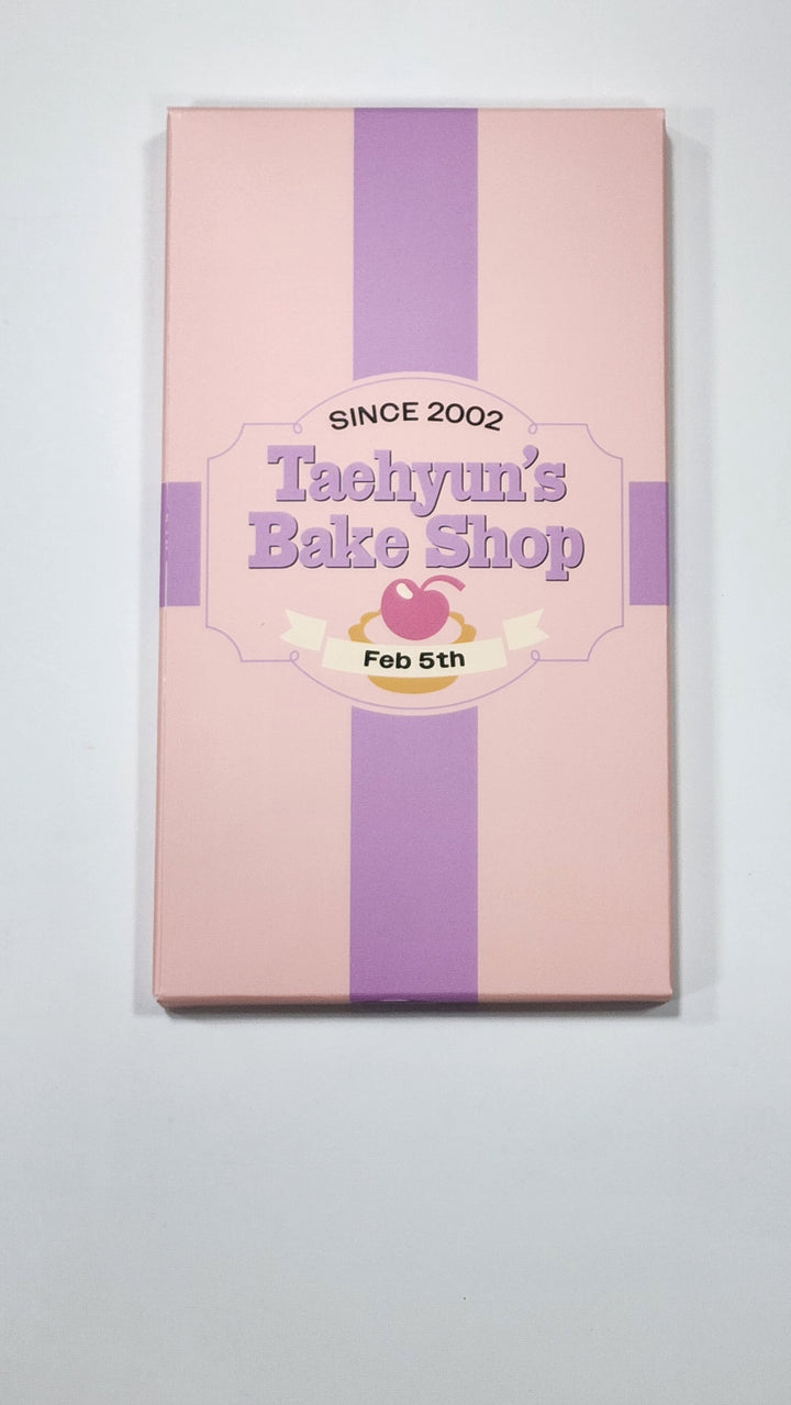 Taehyun (of TXT) - Taehyun's Bake Shop Photocard Set