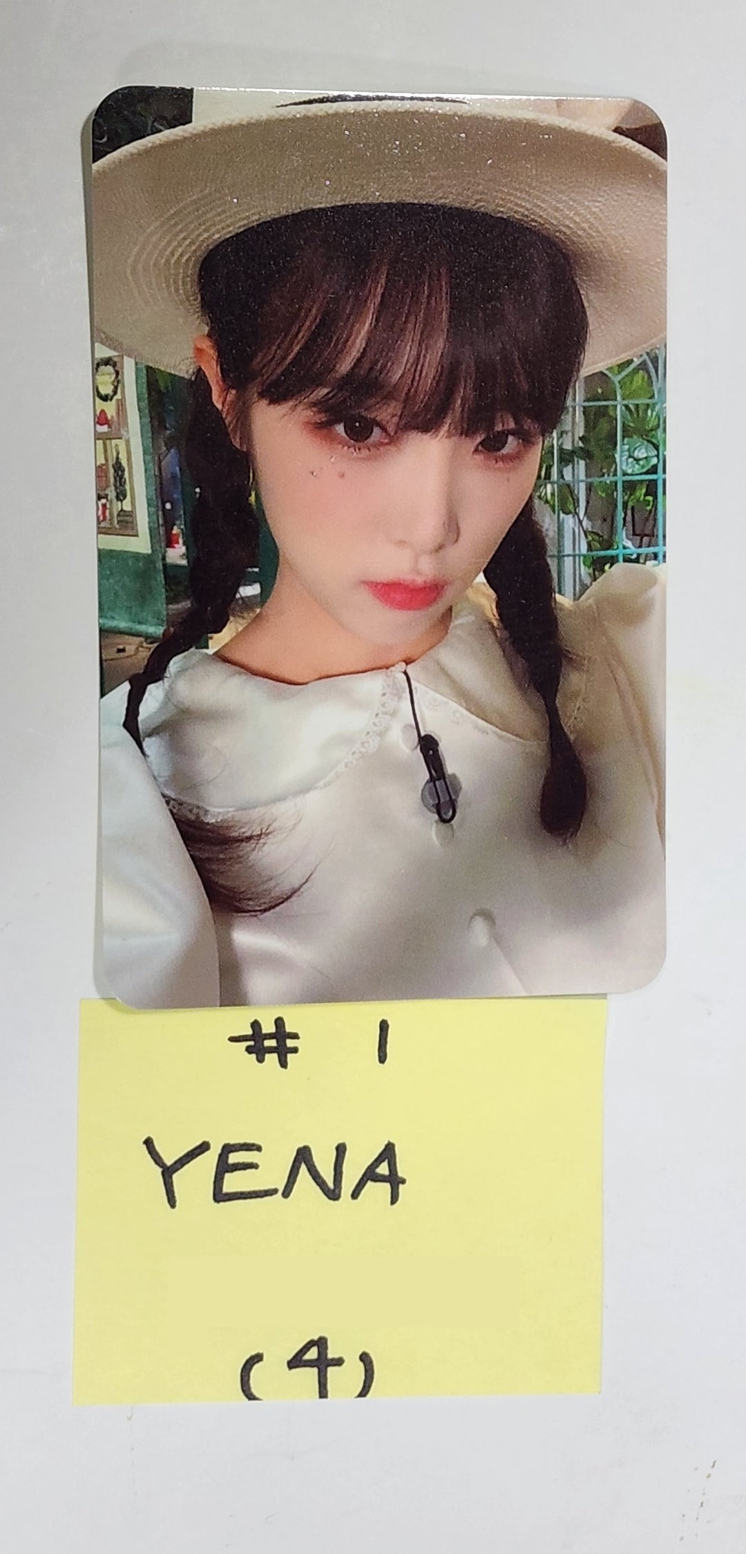 Yena "Yena Friends" 1st Fanmeeting - Official MD Specail Gift Photocard