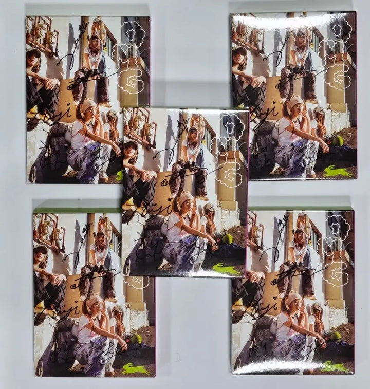 New Jeans ‘OMG’ - Hand Autogrpahed(Signed) Promo Album - HALLYUSUPERSTORE