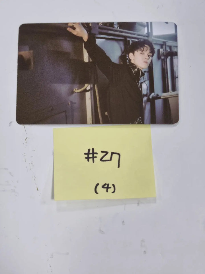 Vernon (Of SEVENTEEN) 'BLACK EYE'- Weverse Shop Official Trading Photocard - HALLYUSUPERSTORE