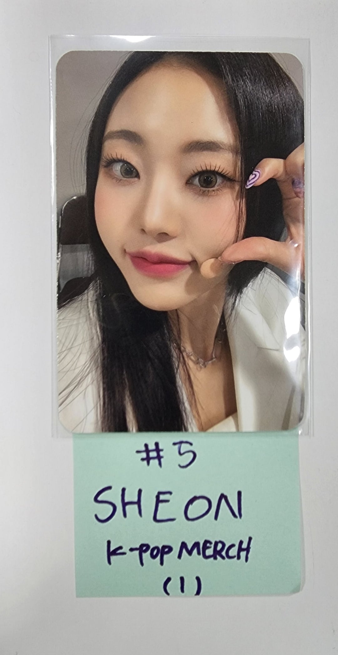 Billlie "the Billage of perception: chapter three" Mini 4th - K-pop Merch Pre-Order Benefit Photocard - HALLYUSUPERSTORE