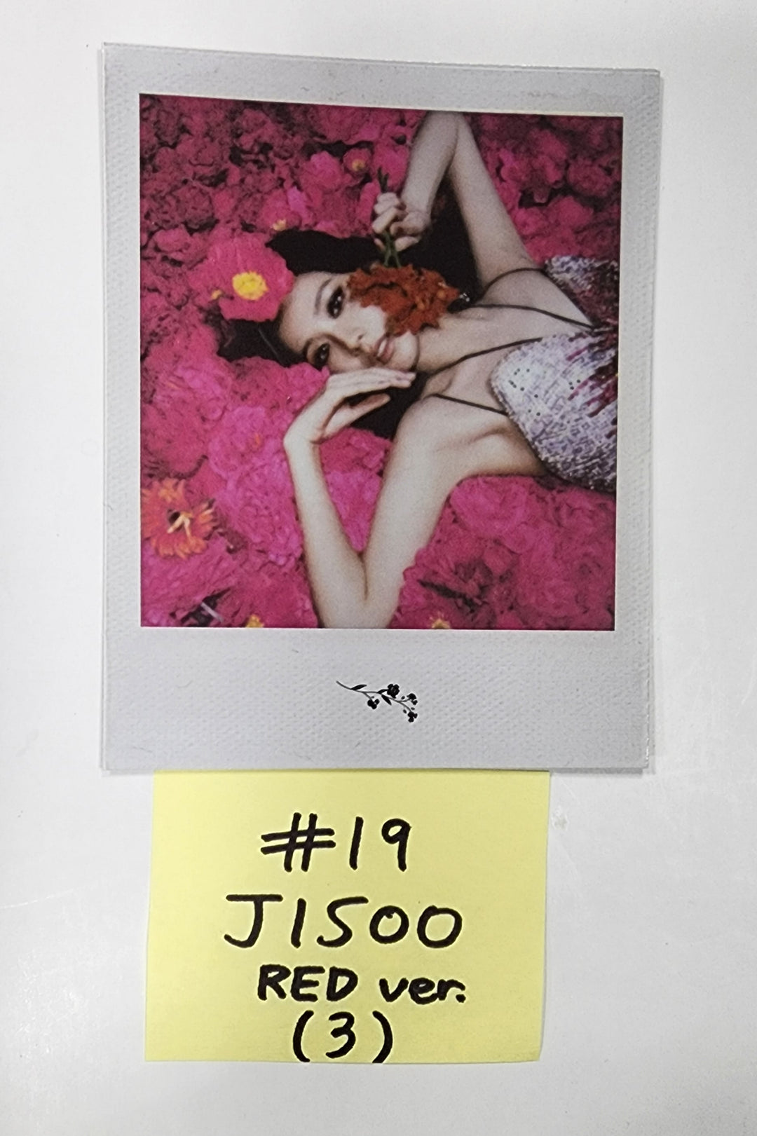 JISOO (Of Black Pink) "ME" 1st Single Album - Official Photocard, Polaroid