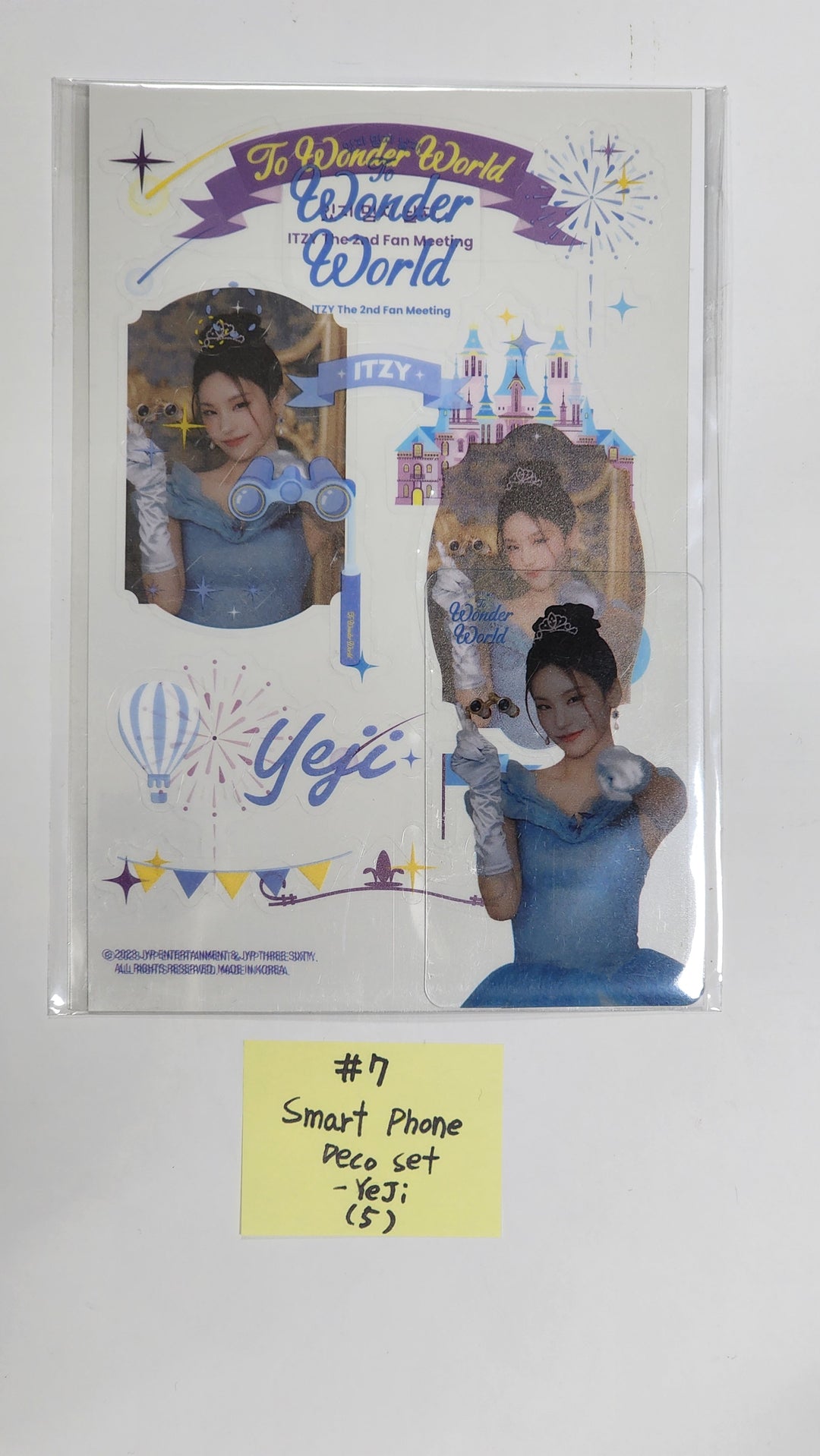 ITZY "Wonder World" The 2nd Fan Meeting - Official MD [Wonder World Pass, Trading Photocard, Photocard Holder, Acrylic Kit]