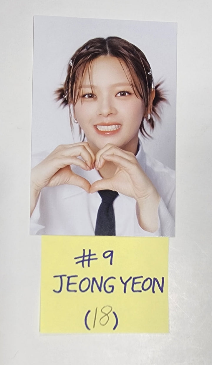 Twice 5th "World Tour Ready To Be" - Official Trading Photocard - HALLYUSUPERSTORE