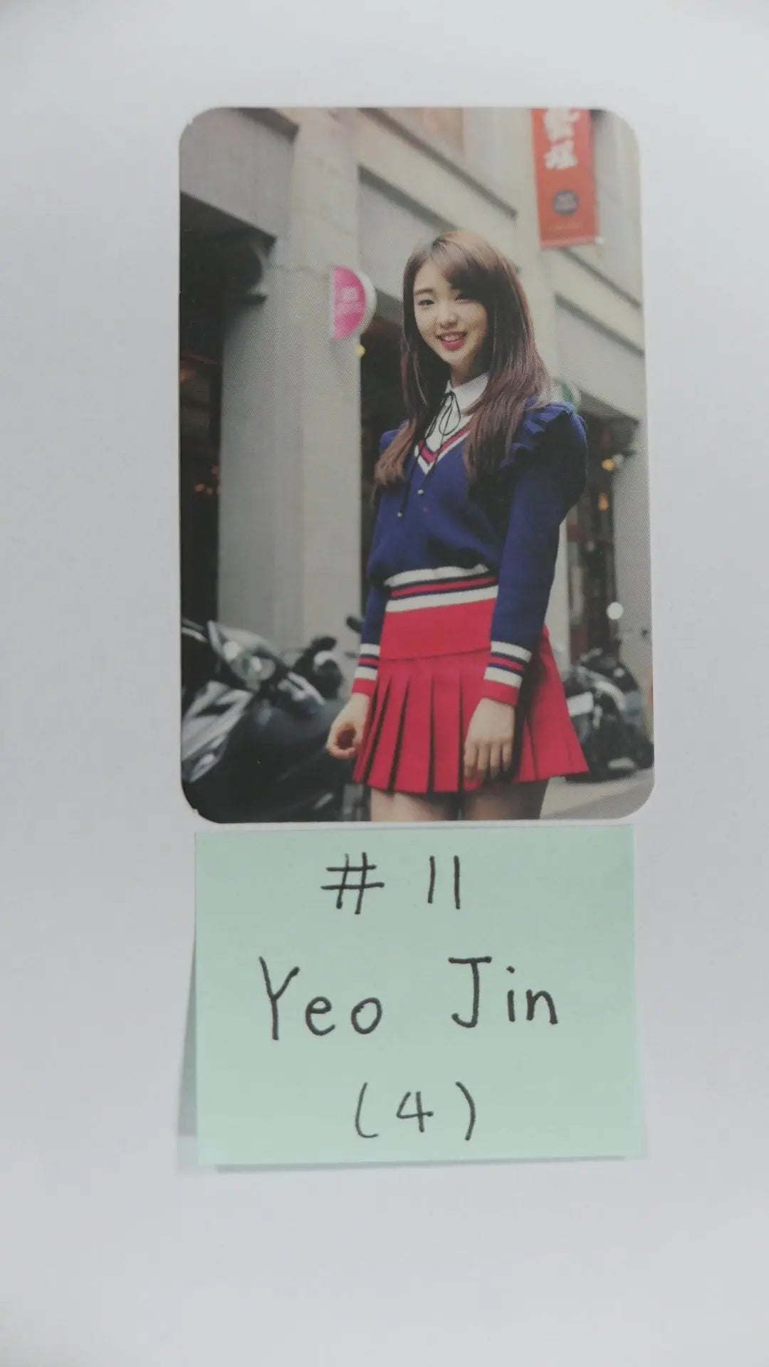 LOONA cheapest Yeojin FIRST PRESS Album w/ Photocard and Attendance Card