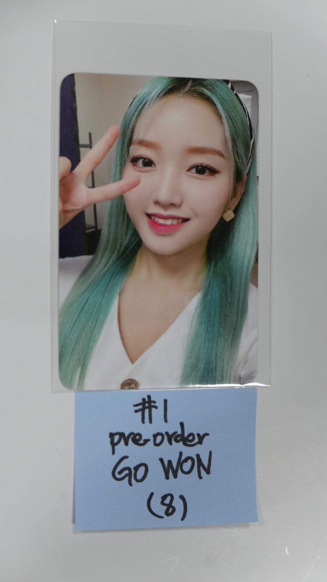 Loona 12:00 - Pre-order (MMT, WithD, Etc) benefit photocard - Chuu & Gowon