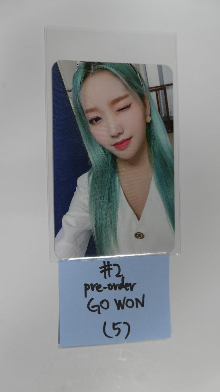 Loona 12:00 - Pre-order (MMT, WithD, Etc) benefit photocard - Chuu & Gowon