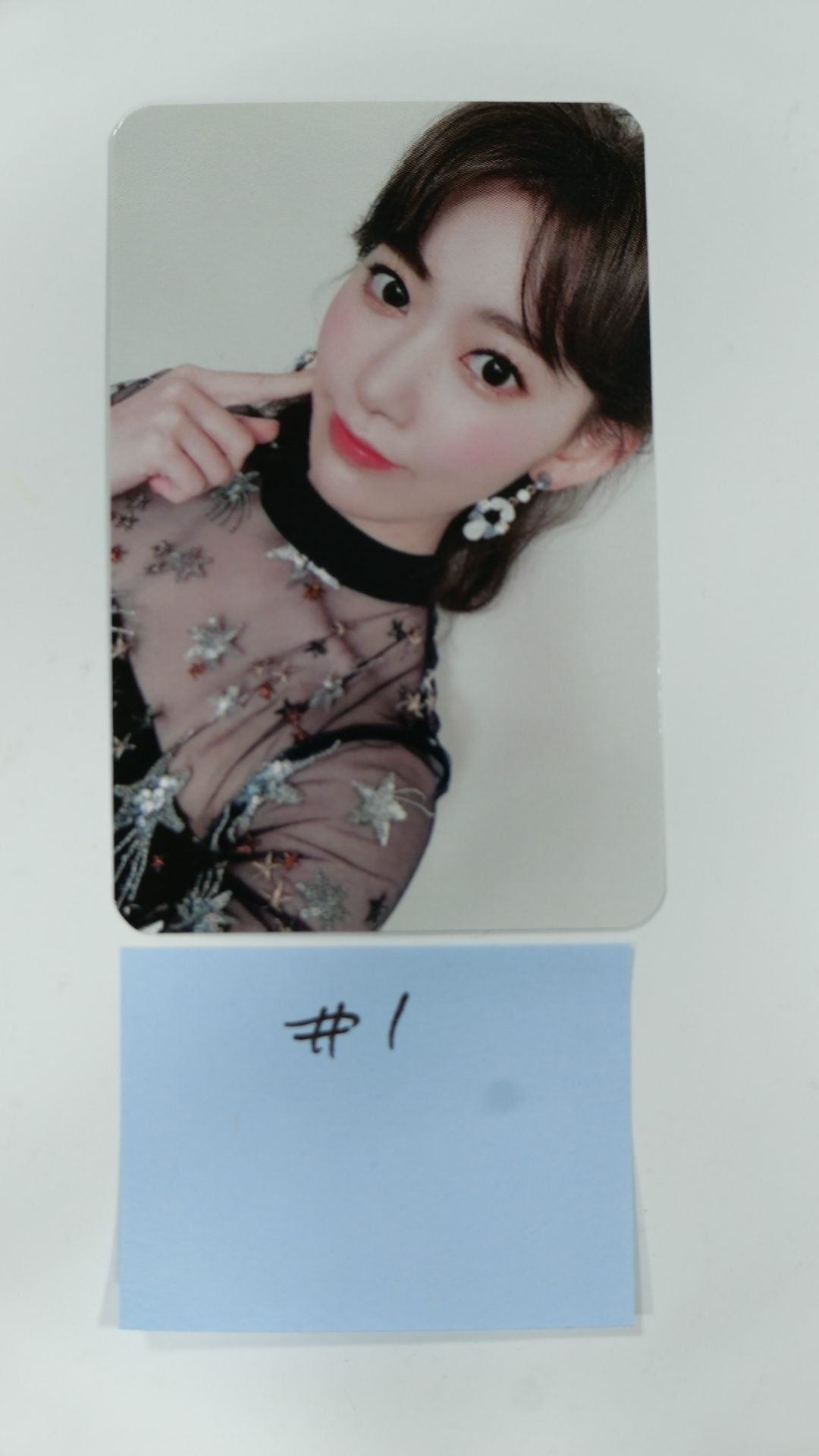 Miyawaki Sakura (of Iz*One, IZONE) "Heart*Iz " - Broadcast Photocard