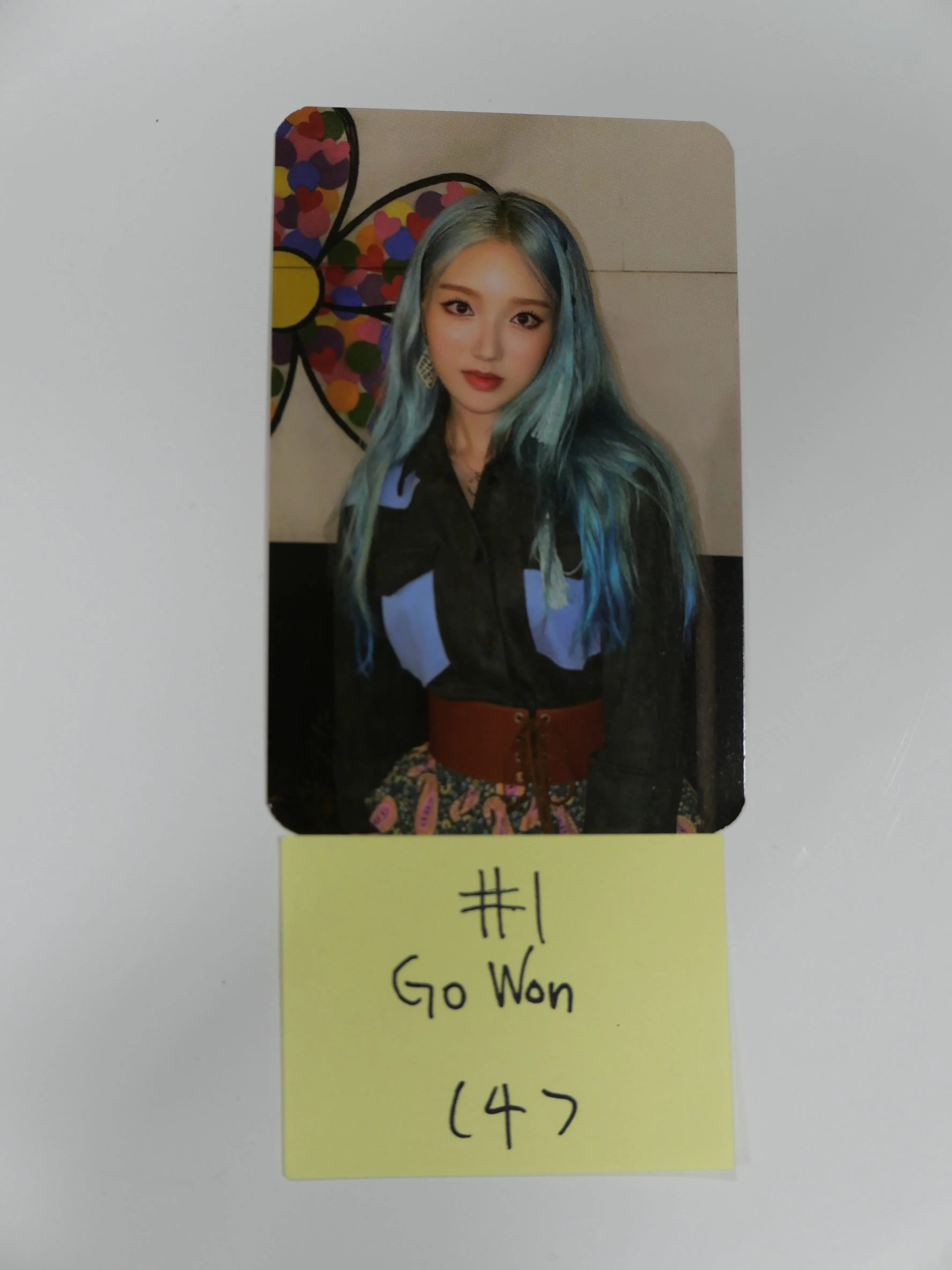 Loona 12:00 - Official Photocard - Gowon - HALLYUSUPERSTORE