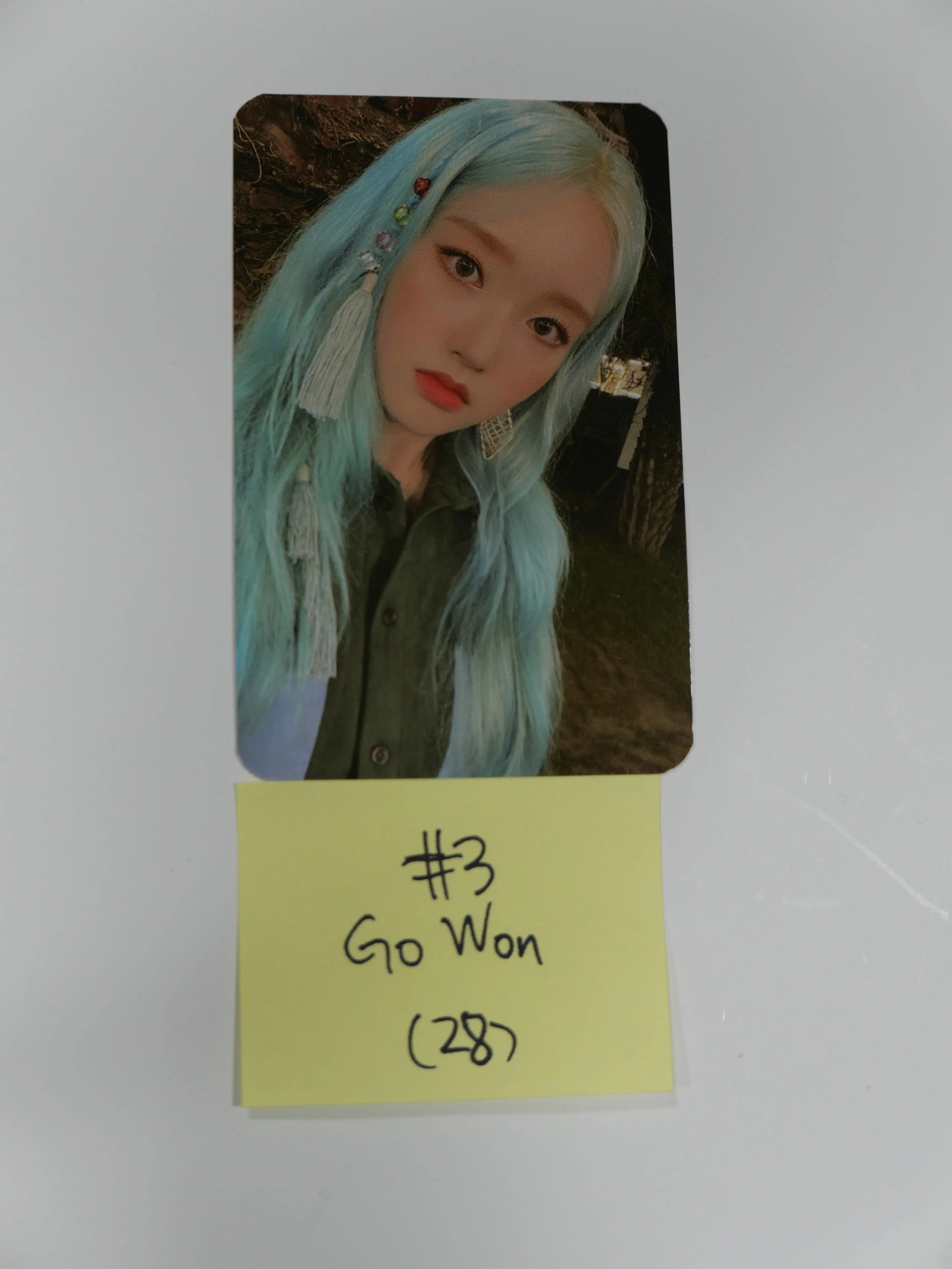 Loona 12:00 - Official Photocard - Gowon - HALLYUSUPERSTORE