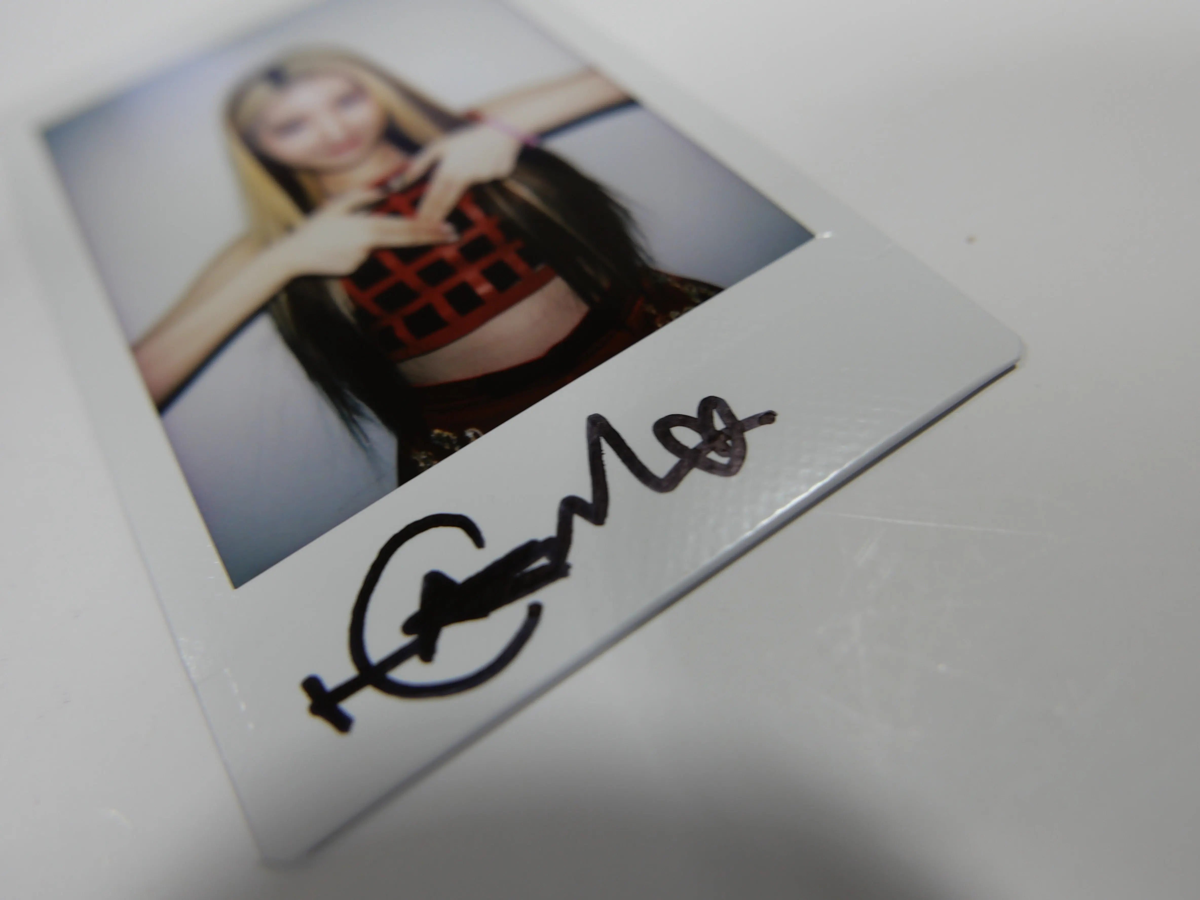 PURPLE KISS チェイン ポラロイド Chaein (of Purple Kiss) - Hand Autographed (Signed) Polaroid