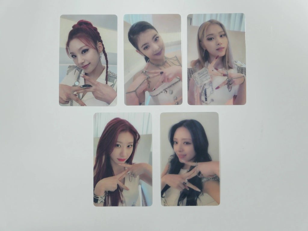Itzy 'Guess Who' - Synnara Pre-Order Benefit Transparent Photo
