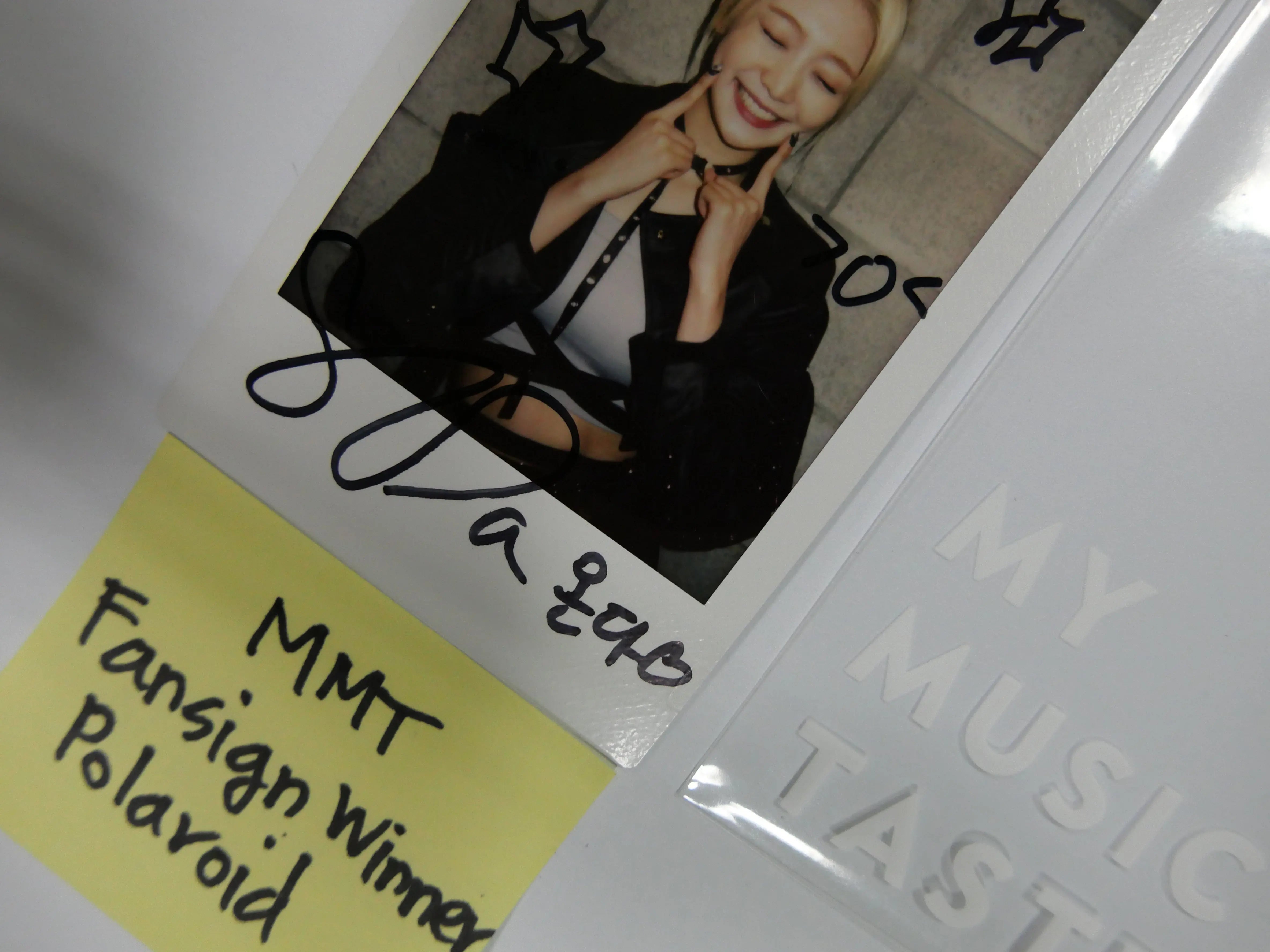 Everglow 'Last Melody' - Onda Hand Autographed Polaroid