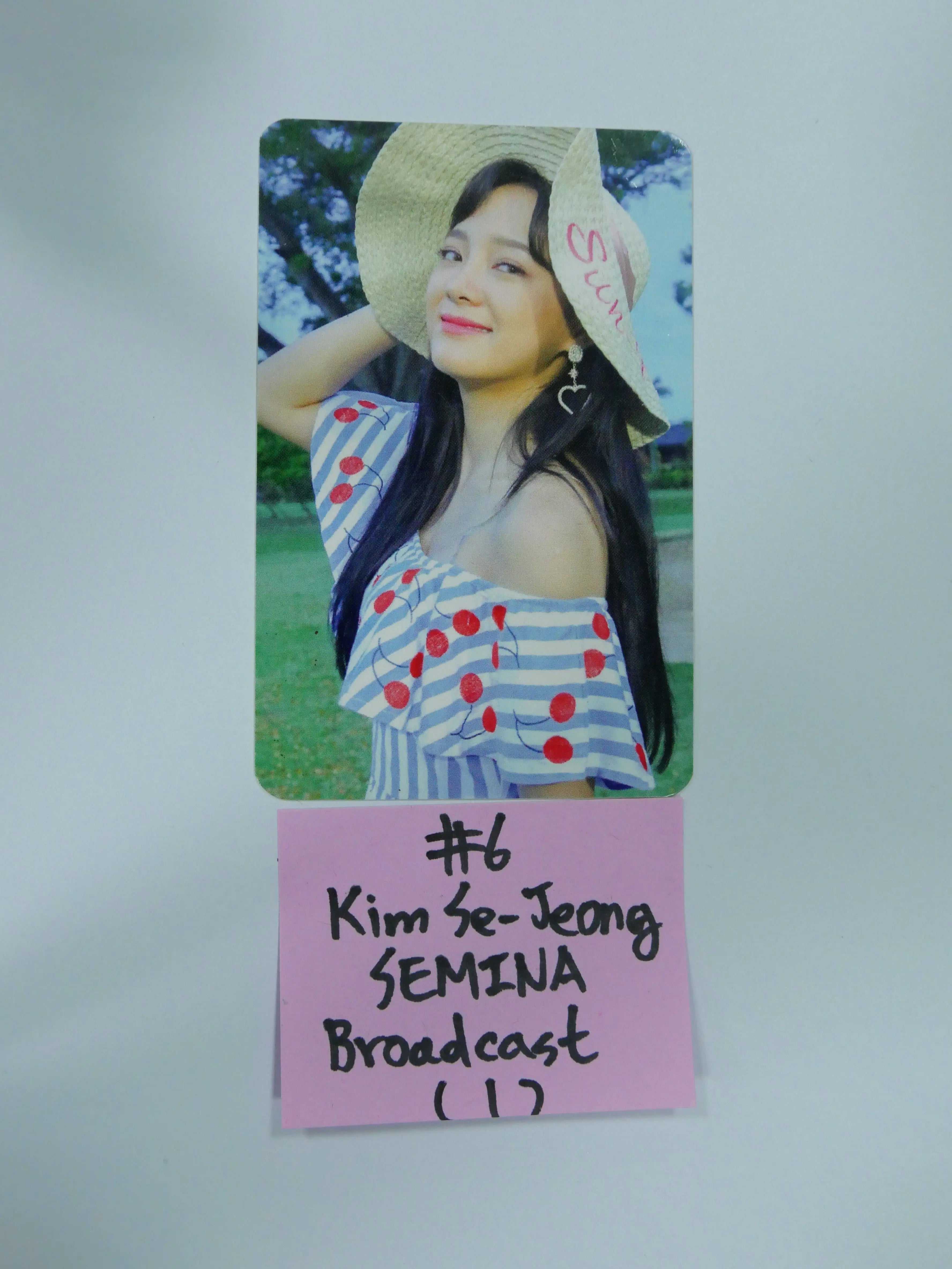 Gugudan - Official & Broadcast Photocard - HALLYUSUPERSTORE
