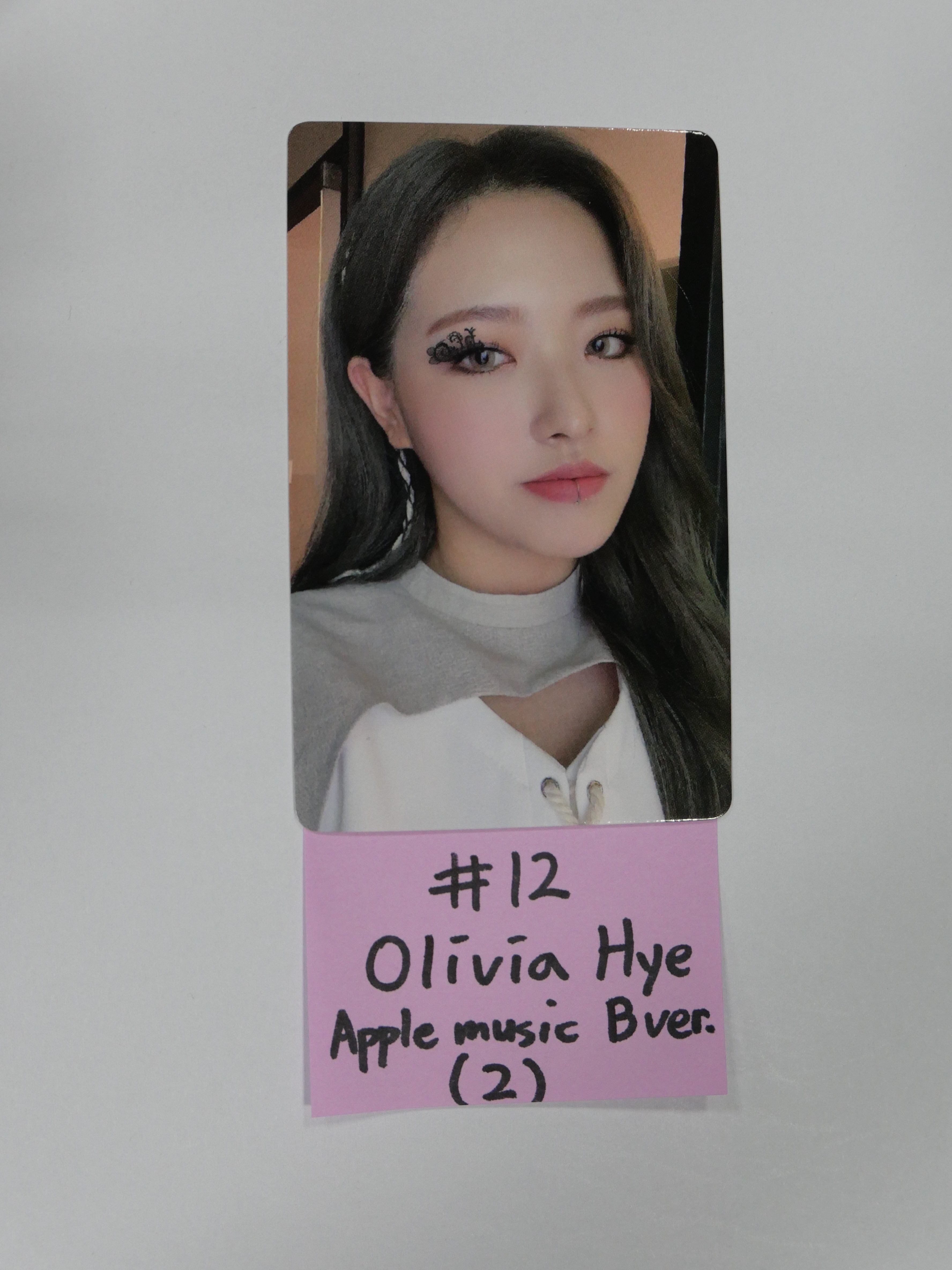 Loona '&' - Applemusic Fan Sign Event Photocard Ver. 2 (Updated 7-16)