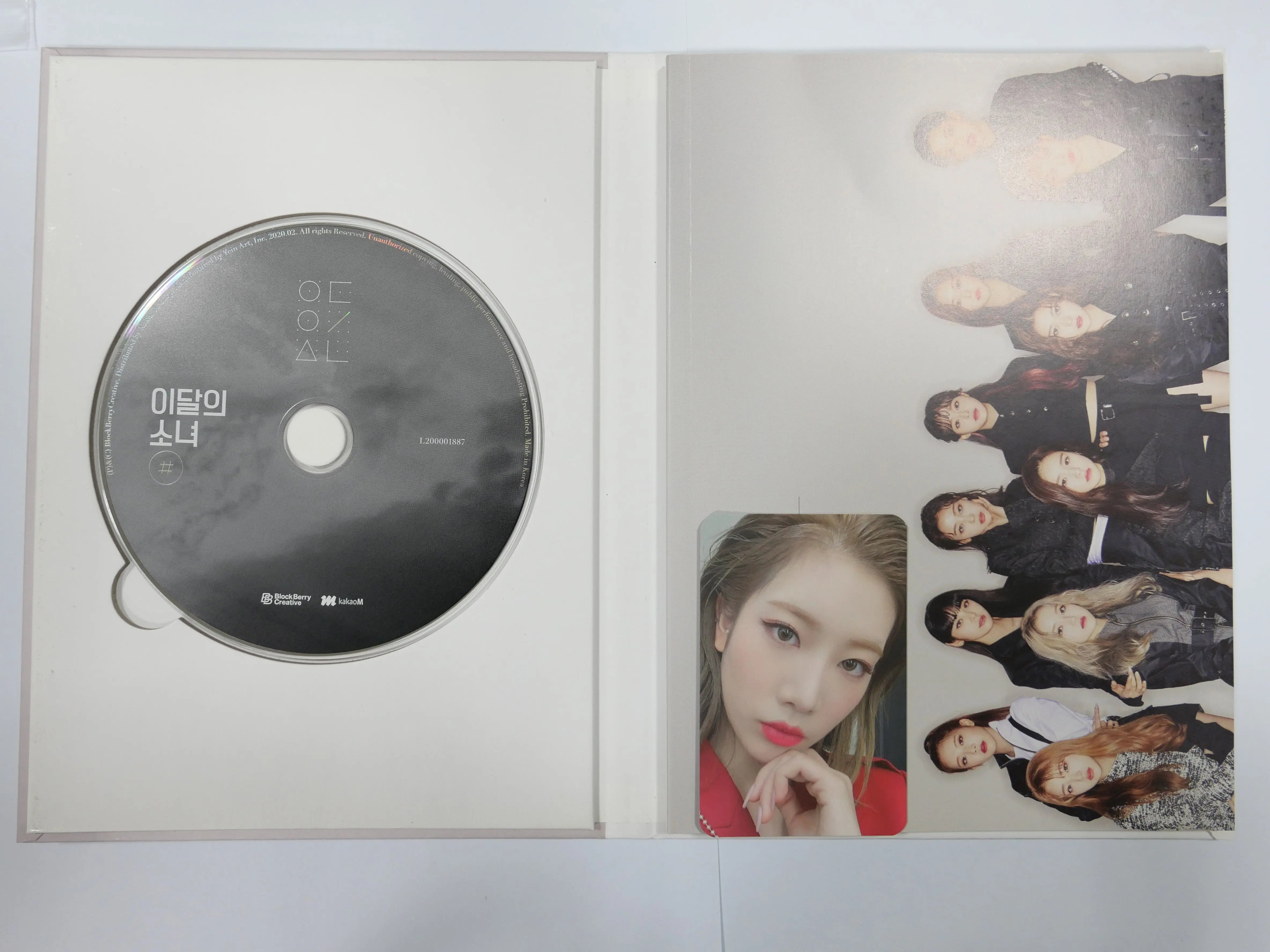 LOONA 直筆サイン入りアルバム Yves [LOOP] Autographed Signed Album Both Ver Full Set Loona