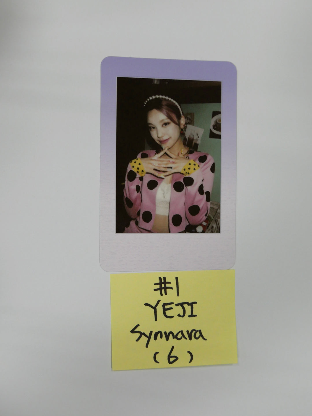 ITZY 'CRAZY IN LOVE' - Synnara Pre-Order Benefit Photocard - HALLYUSUPERSTORE