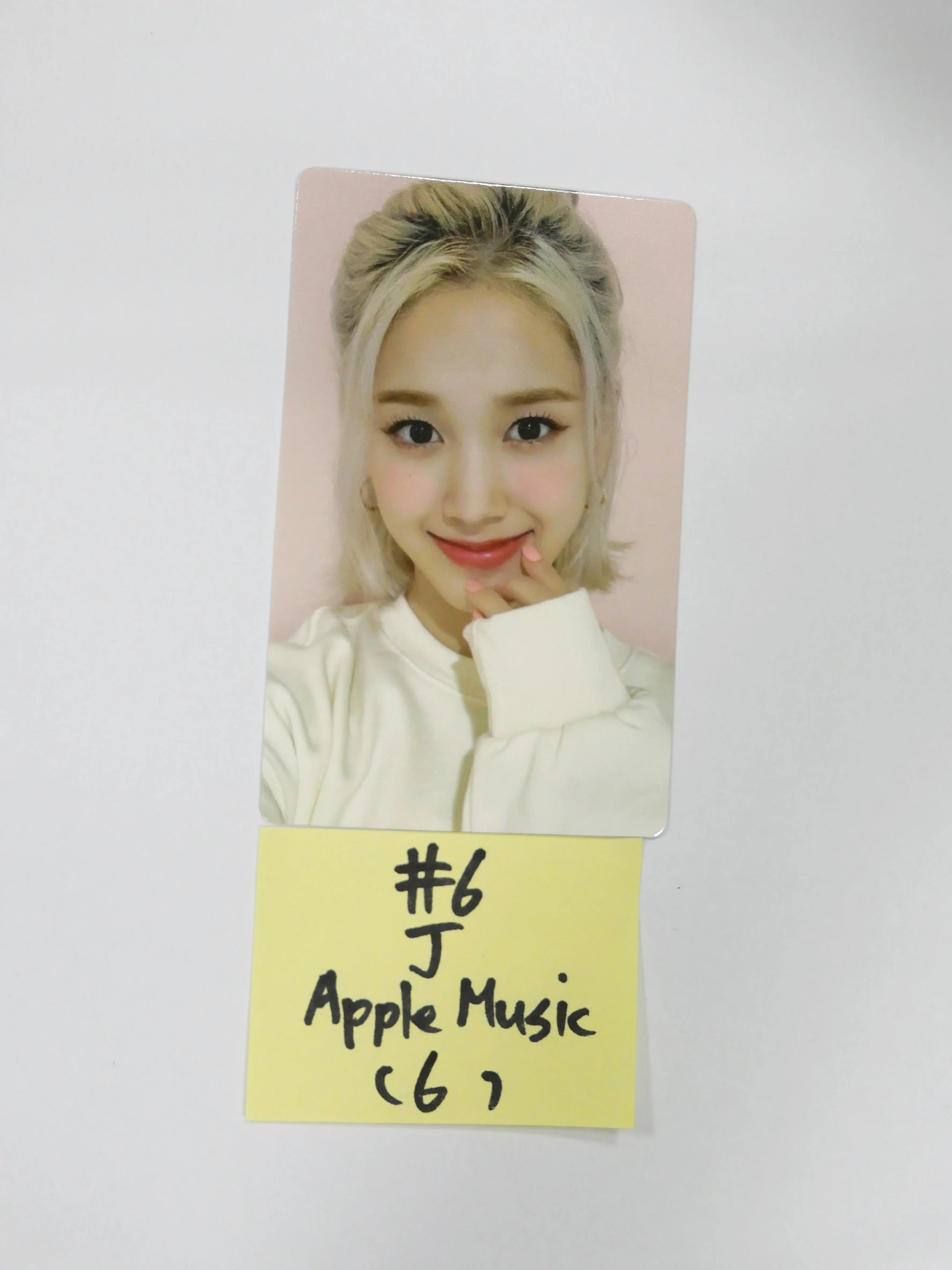 STAYC ISA STEREOTYPE SIGNED Apple Music Fansign Photocard - www