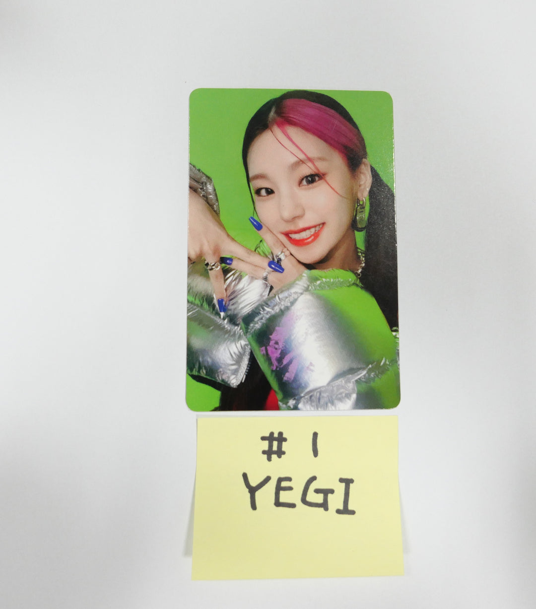 Itzy - No Bad Days- October (TRICK OR TREAT) - Pre-order Benefit Polaroid Photocard & Official Photocard