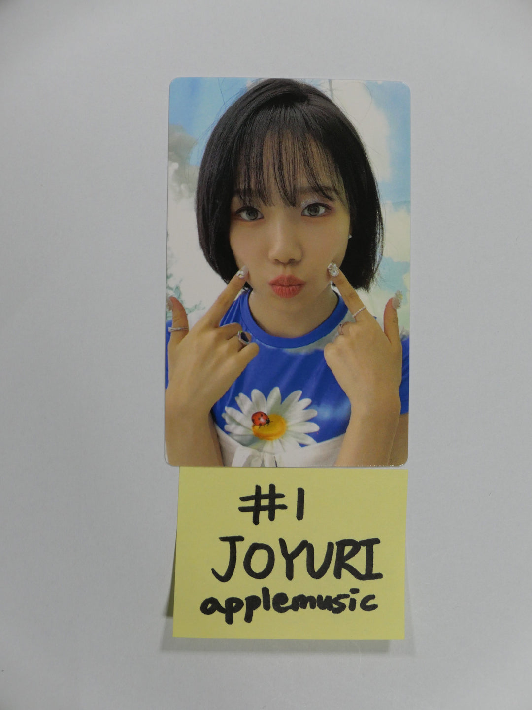 JO YURI (Of IZONE) 'GLASSY' 1st single - Applemusic Pre-Order Benefit Photocard