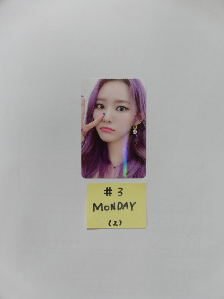 Weeekly "Play Game : Holiday" 4th Mini - YGLOBAL Fansign Event Hologram Photocard