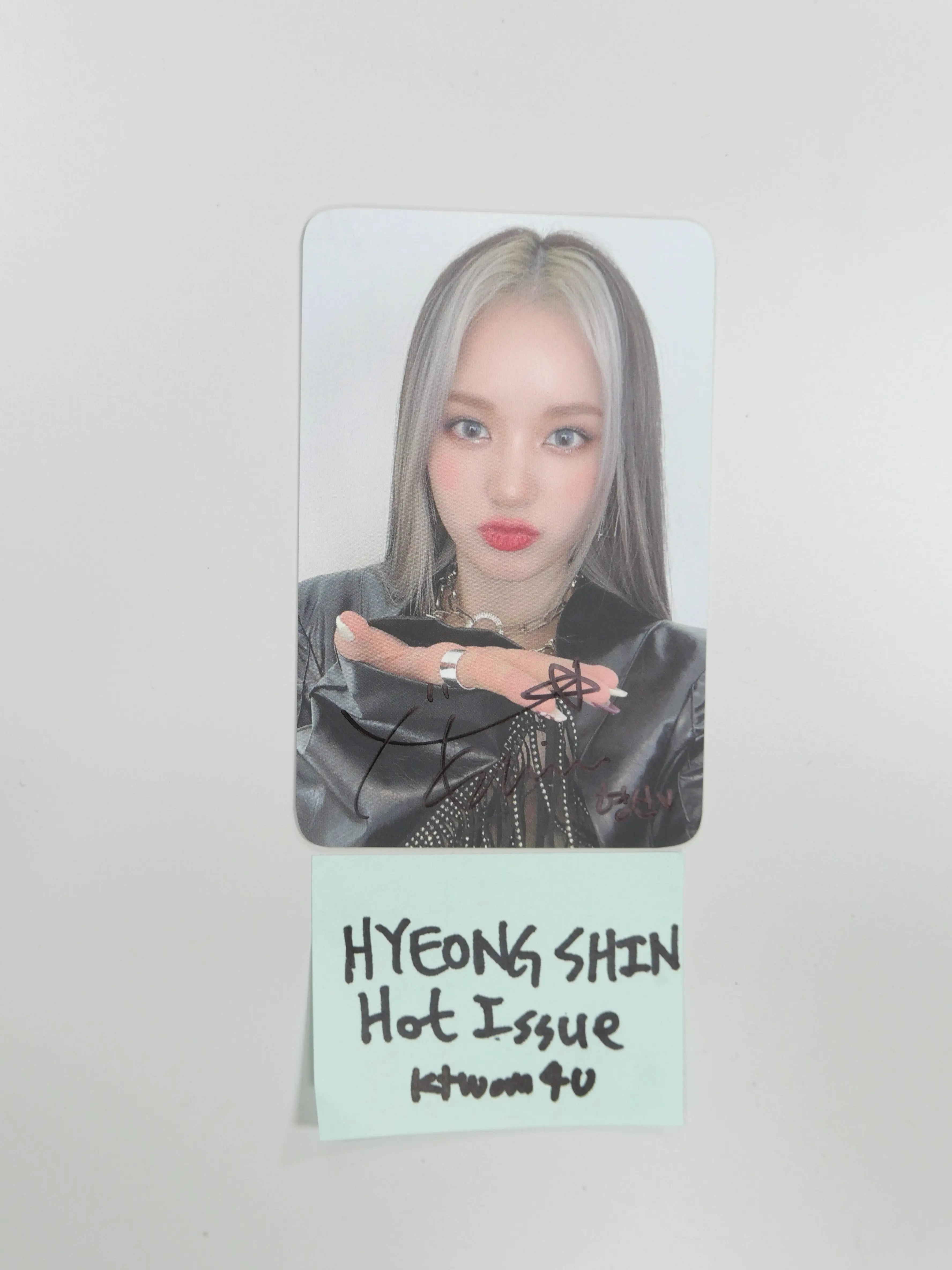 PIXY, LIGHTSUM, Hot Issue, Purple Kiss - Hand Autographed(Signed