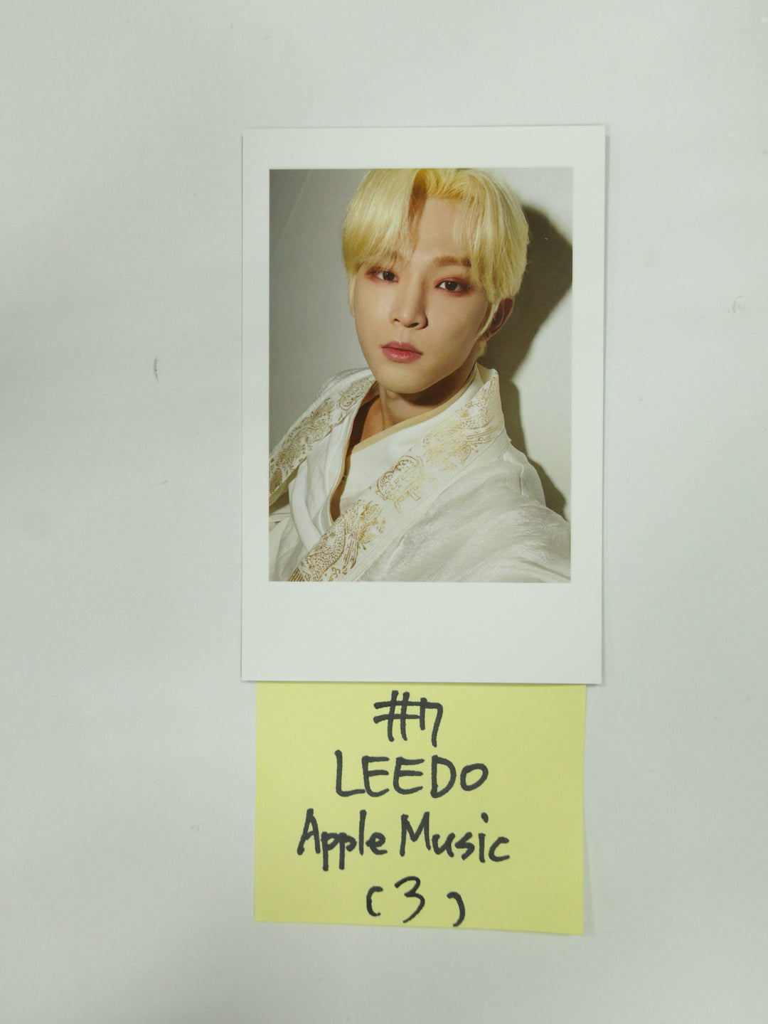 ONEUS 'BLOOD MOON' 6th Mini - Applemusic Lucky draw Photocard