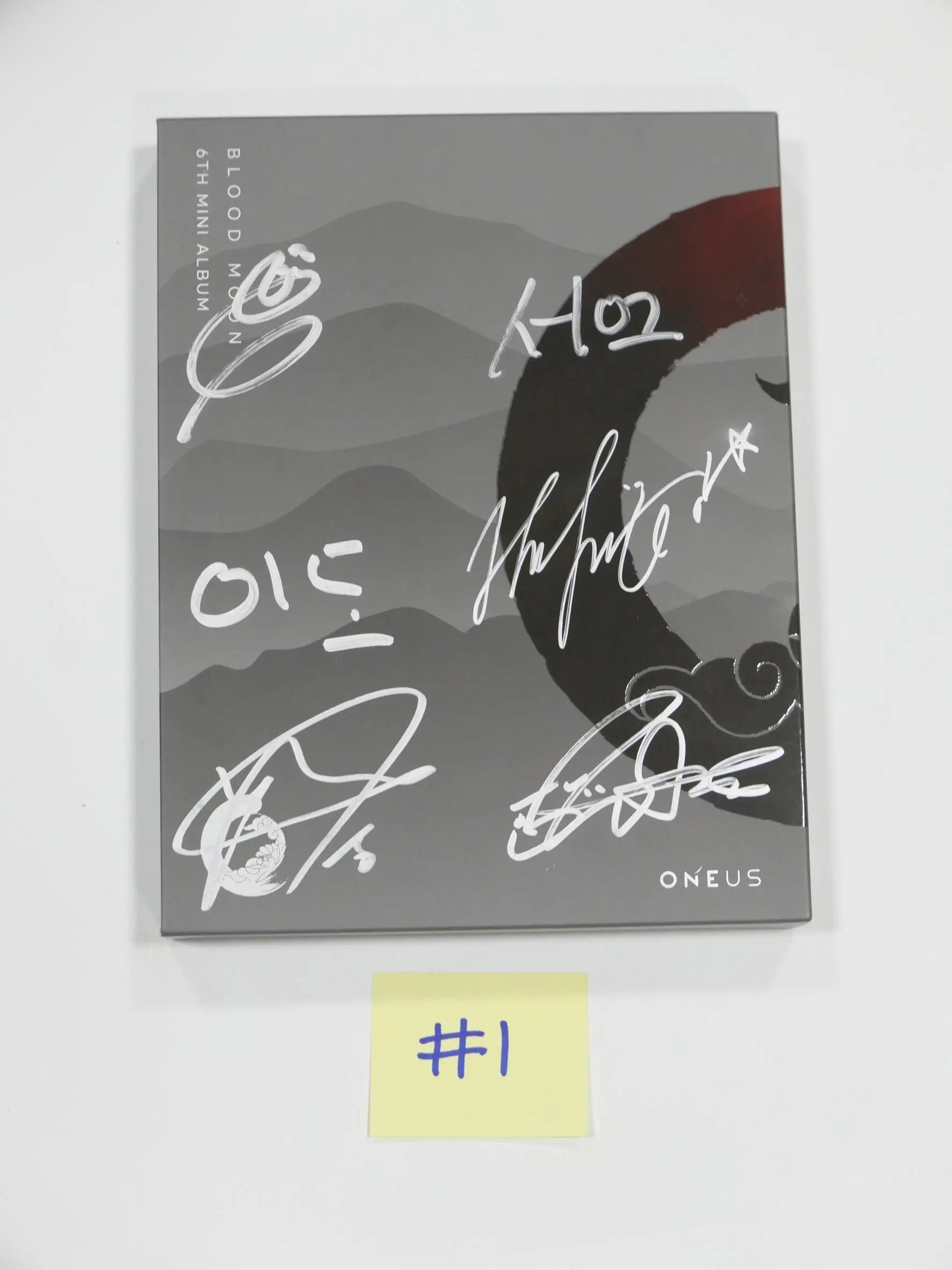 Oneus blood moon signed offers album