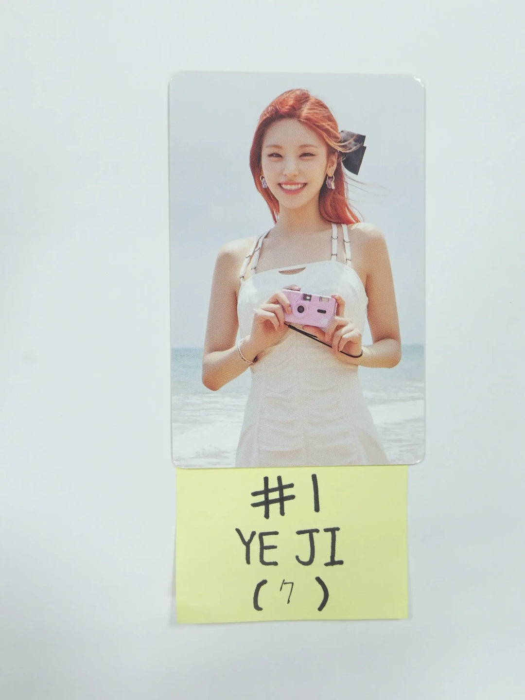 ITZY 'Best Friends Forever' - 2022 Season's Greetings Trading Card (1) - HALLYUSUPERSTORE