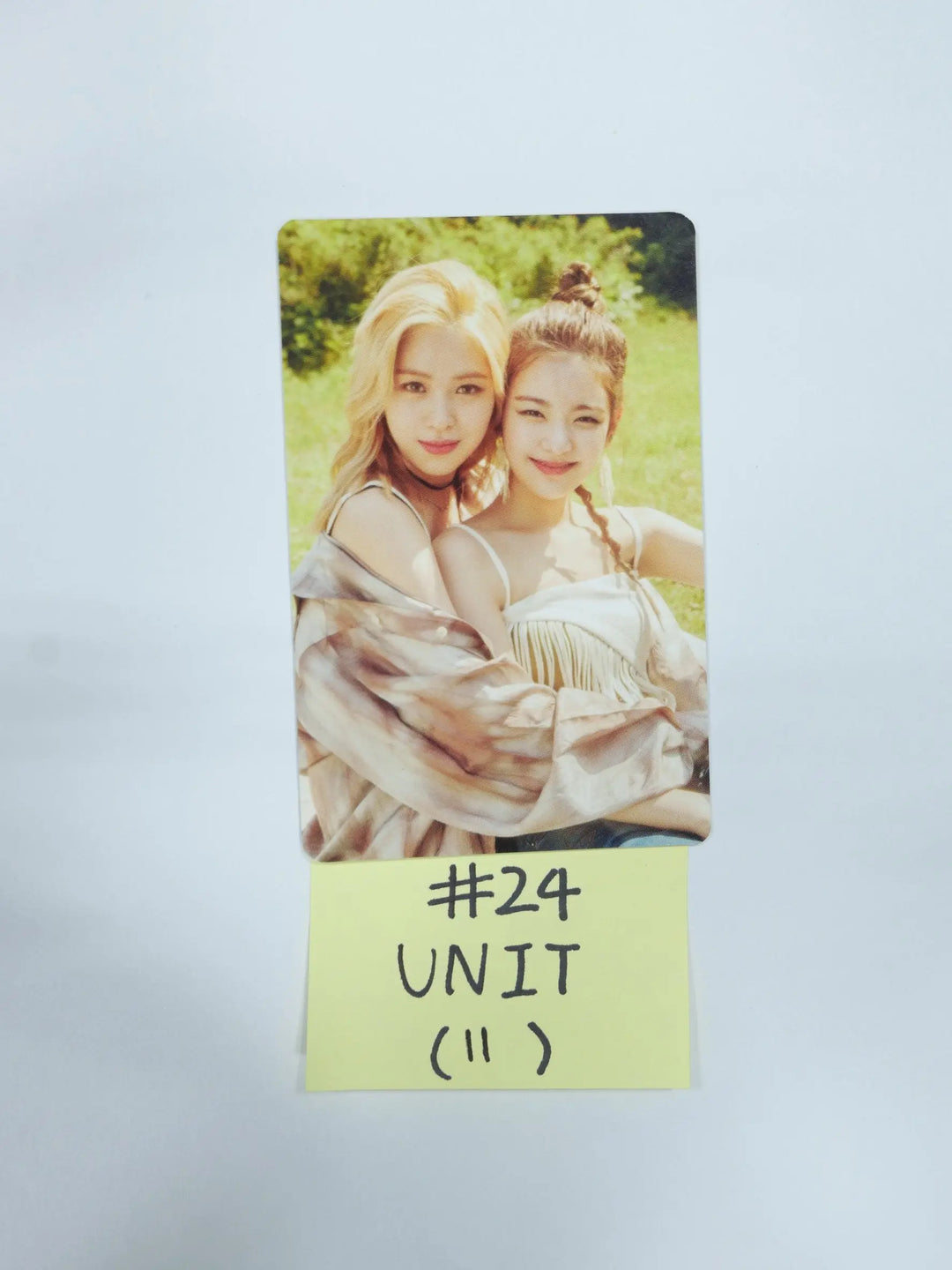 ITZY 'Best Friends Forever' - 2022 Season's Greetings Trading Card (1) - HALLYUSUPERSTORE