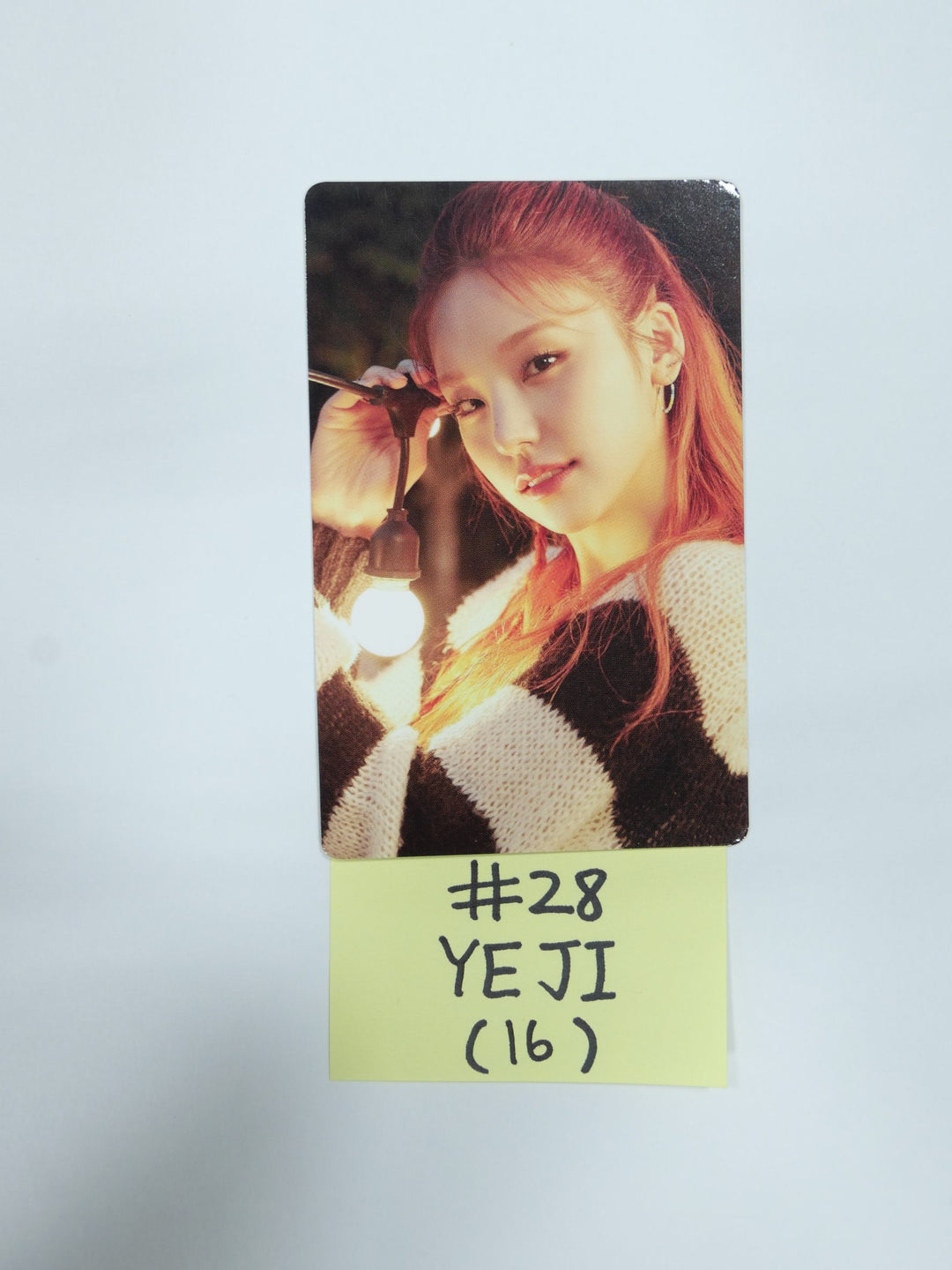 ITZY 'Best Friends Forever' - 2022 Season's Greetings Trading Card (2)