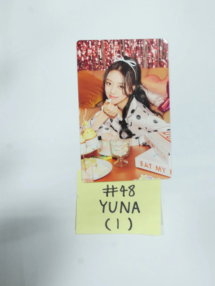 ITZY 'Best Friends Forever' - 2022 Season's Greetings Trading Card (2) - HALLYUSUPERSTORE