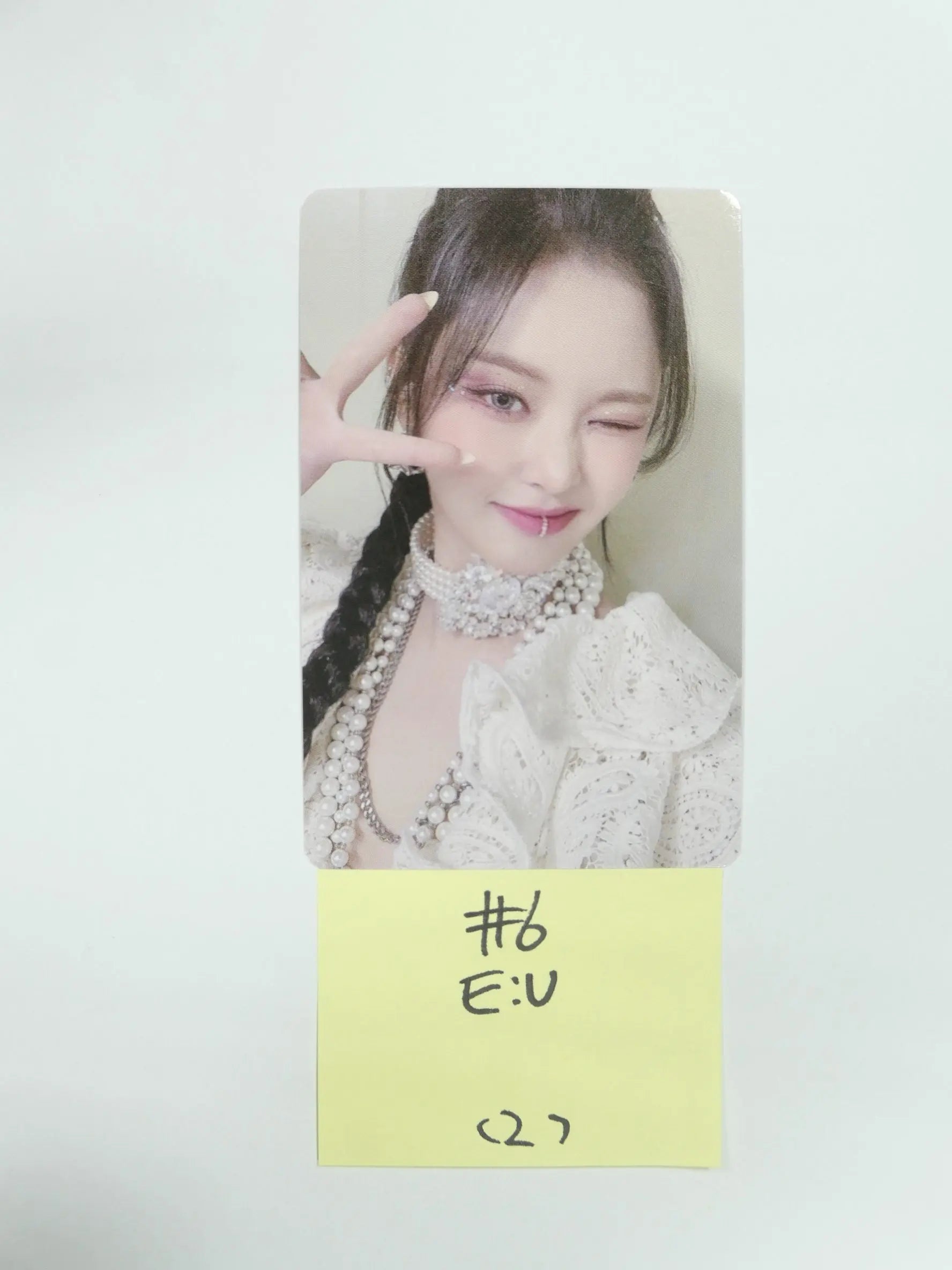Everglow 'Return of The Girl' Official Photocard [MIA, SIHYEON, E