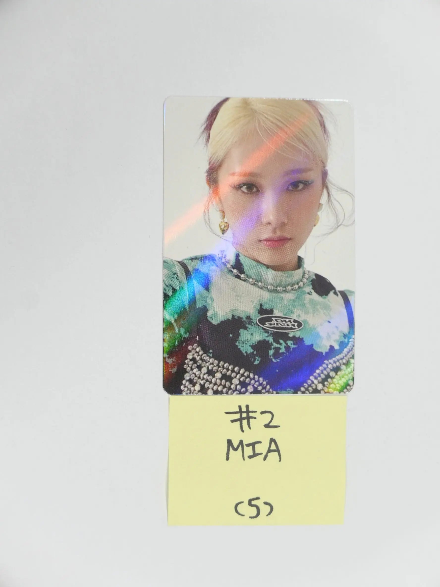 Everglow 'Return of The Girl' Official Photocard [MIA, SIHYEON, E