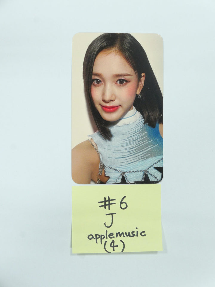StayC 'YOUNG-LUV.COM' - Apple Music Pre-Order Benefit Photocard