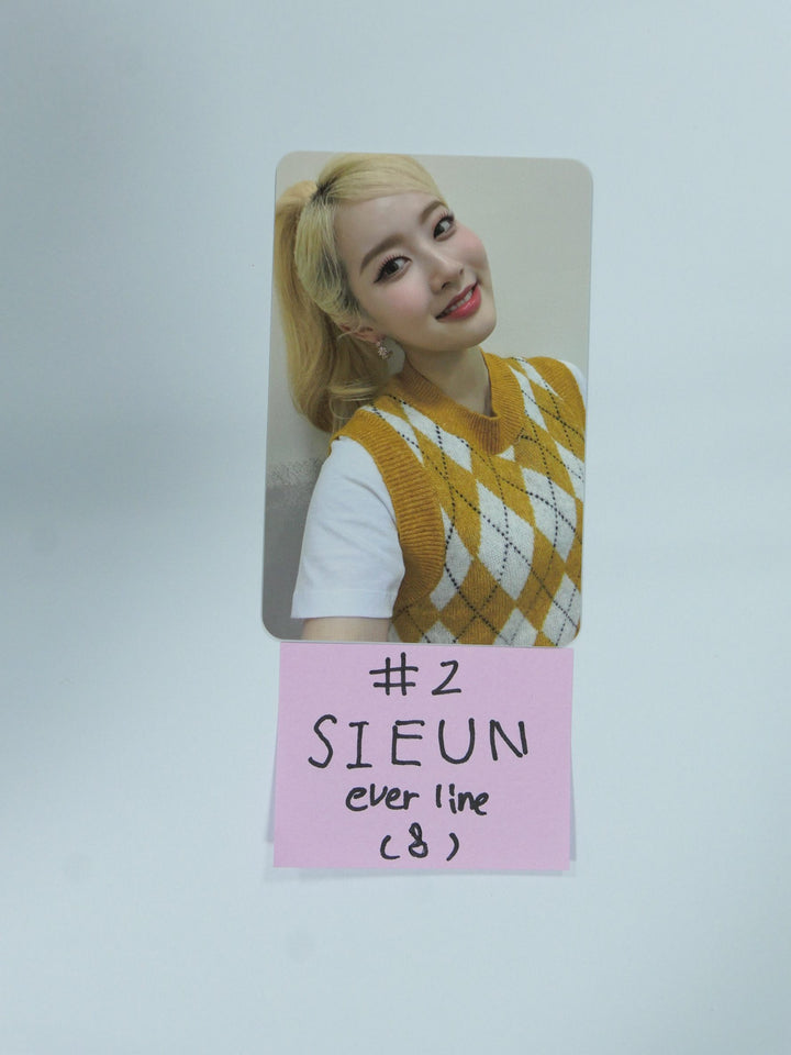 StayC 'YOUNG-LUV.COM' - Everline Pre-Order Benefit Photocard