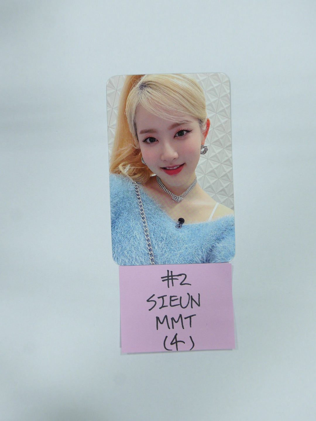 StayC 'YOUNG-LUV.COM' - MMT Pre-Order Benefit Photocard