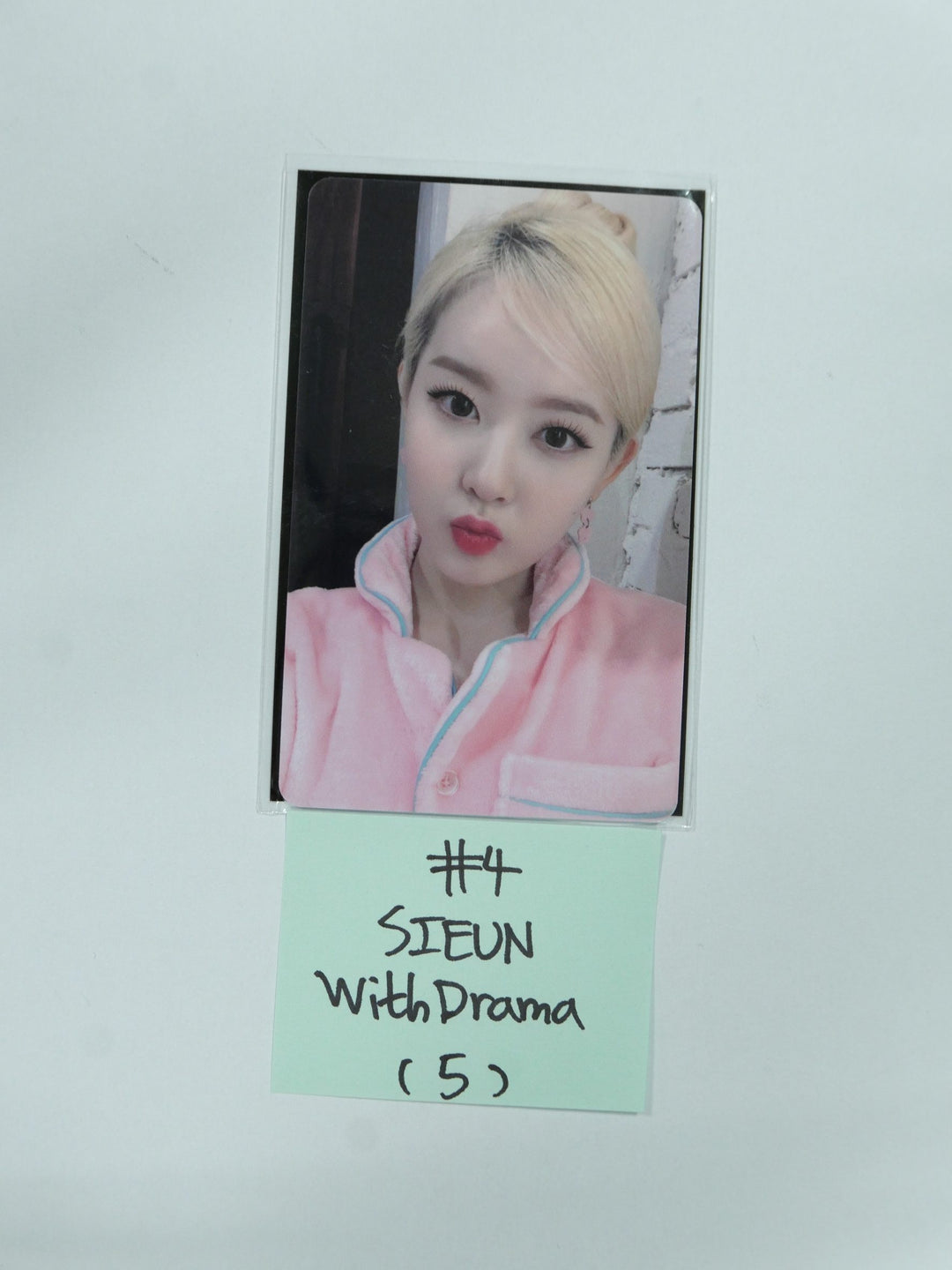 StayC 'YOUNG-LUV.COM' - Withdrama Luckydraw Event PVC Photocard