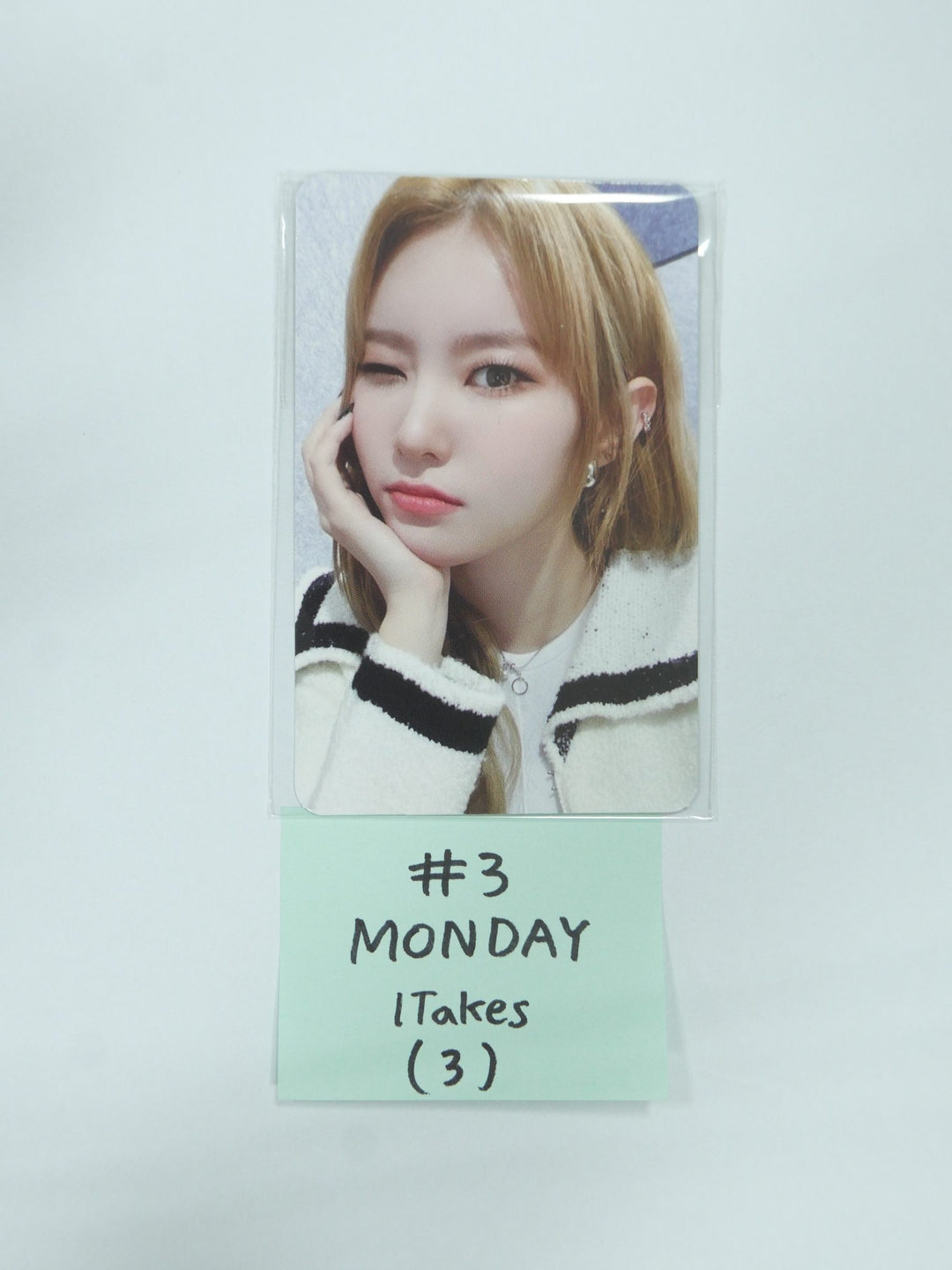 Weeekly "Play Game : AWAKE" - 1takes Fansign Event Photocard